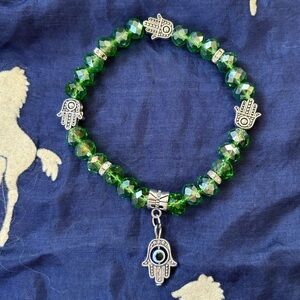 Green Faceted Beaded Hamsa Hand Stretch Bracelet Silver Tone Charms Evil Eye